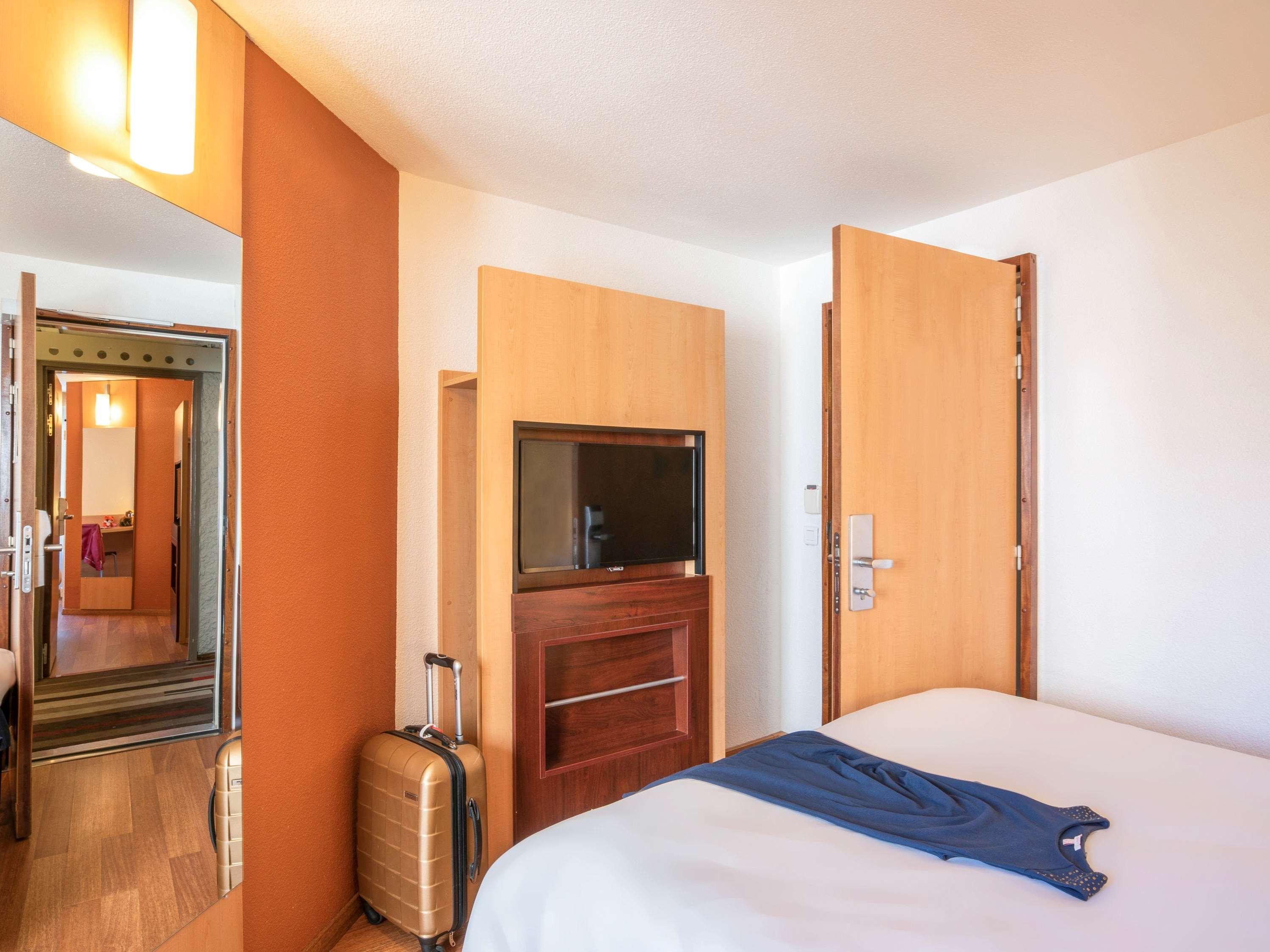 Отель Ibis Tours Centre Gare Экстерьер фото